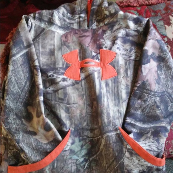 Hooded Camouflage Under Armour Sweatshirt - Picture 1 of 1